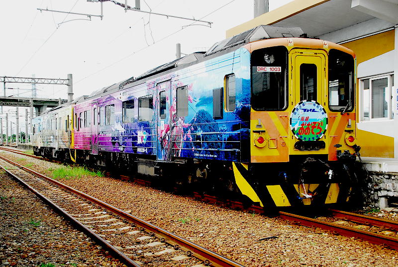 2012年鐵路節日本鐵道迷參訪團體專列懸掛大空號頭牌於臺中港站轉線準備進入縱貫線。