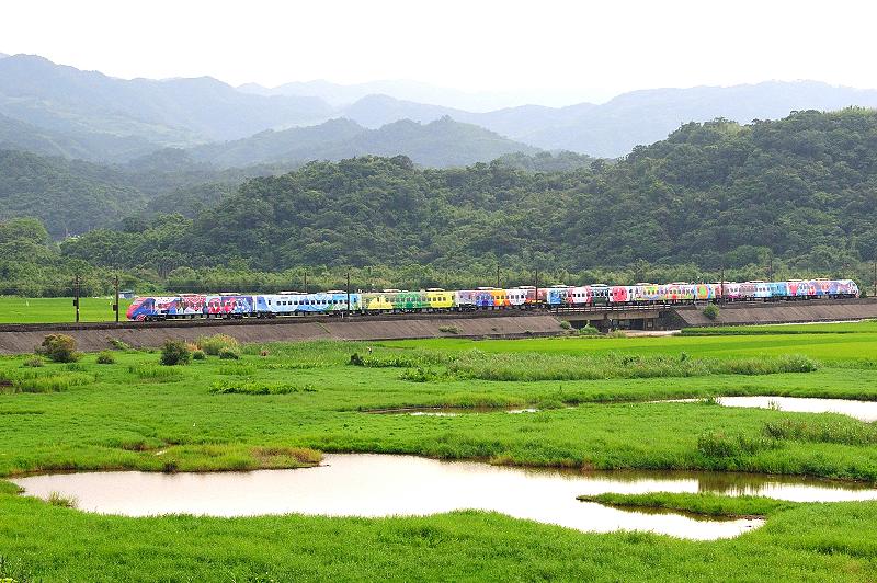 臺東線鐵路電氣化首航普悠瑪列車。5937A次於田寮洋。20140628。